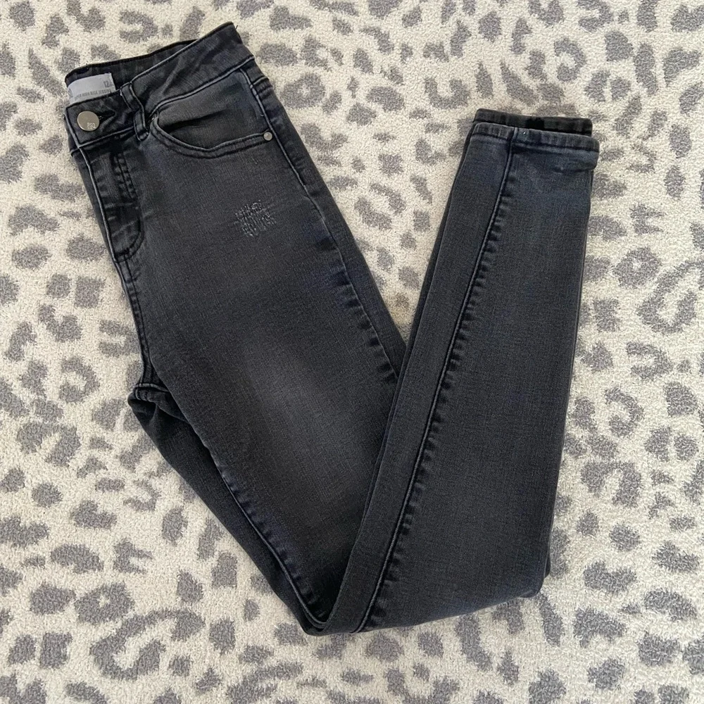 RSQ GIRLS SUPER HIGH RISE JEGGINGS IN WASHED BLACK SIZE 12